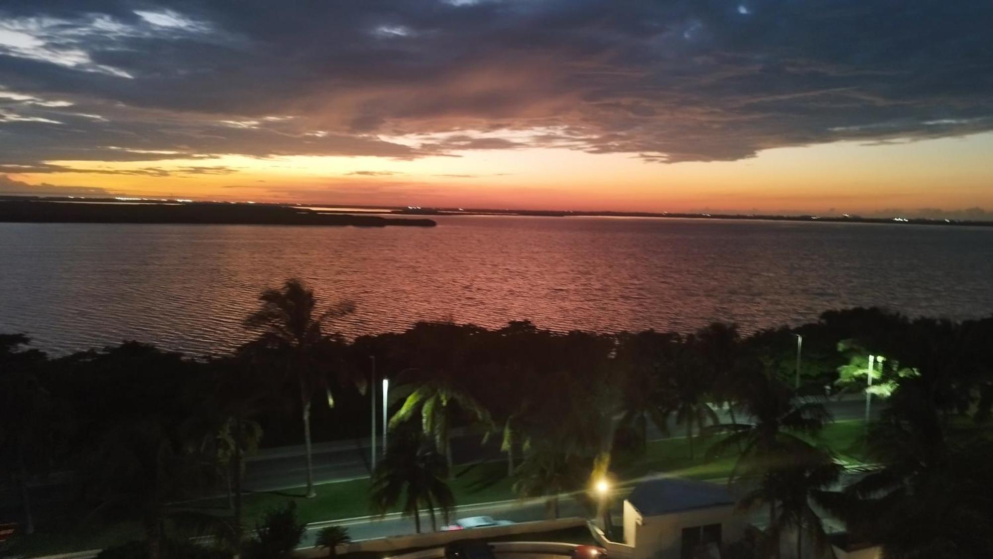 “Magic Sunrise At Cancun” Bagian luar foto